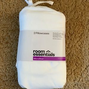 Room Essentials King Microfiber Pillowcases